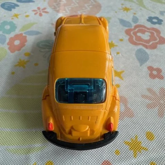 Hasbro Transformers War for Cybertron Netflix Bumblebee Action Figure - Picture 5 of 7
